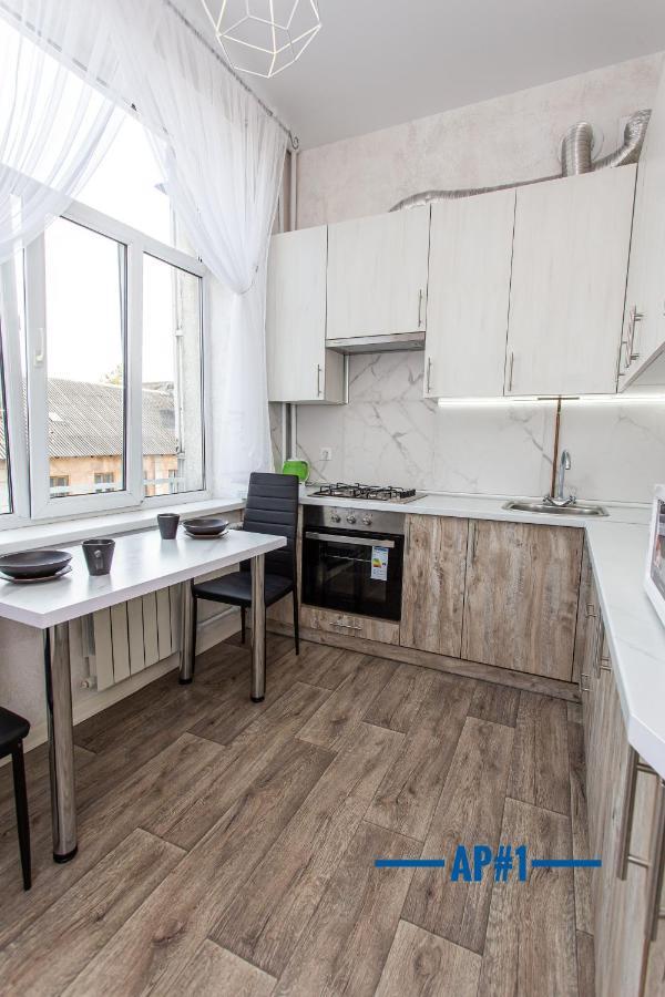Центр Просторі Апартаменти, Поруч Площа Ternopil Exterior photo
